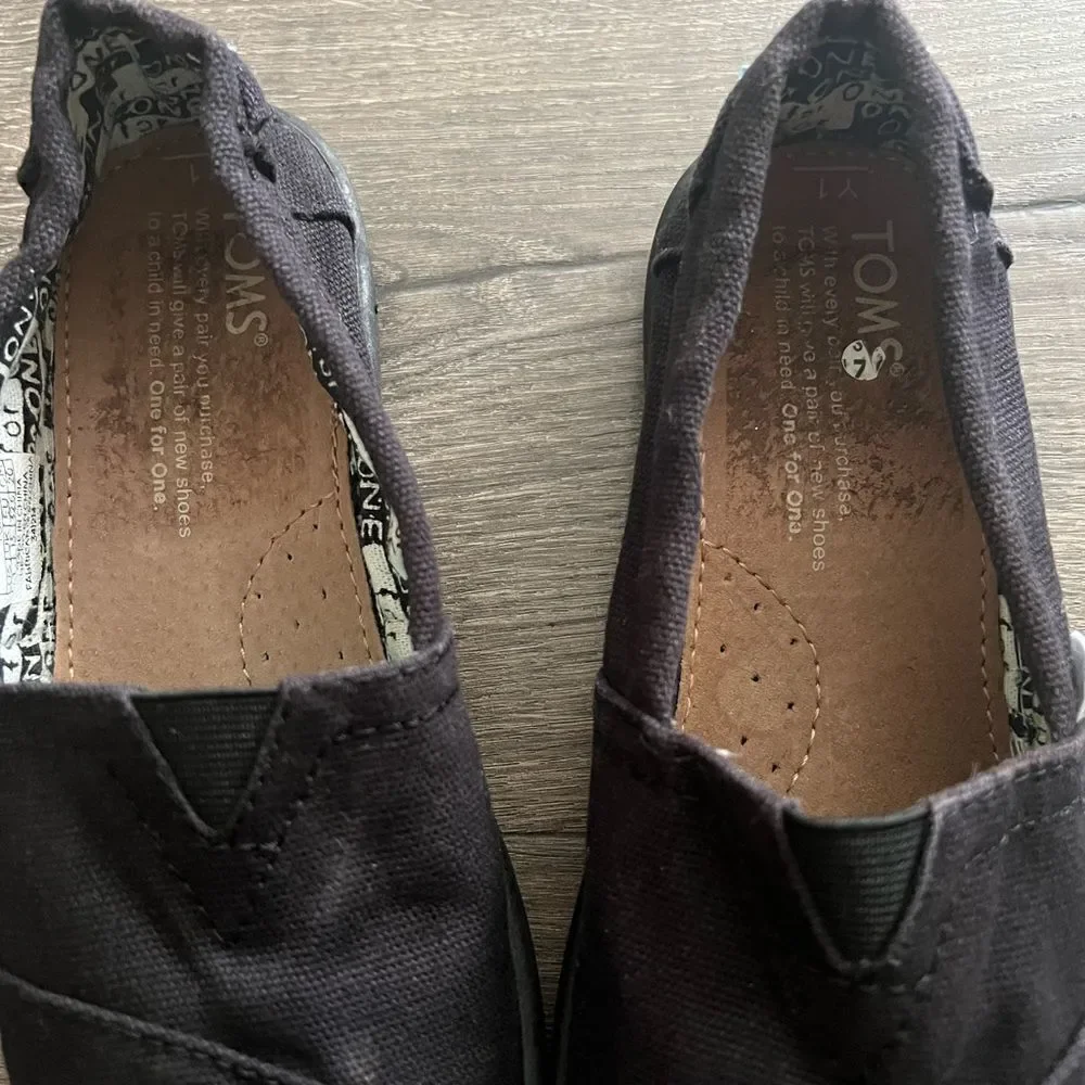 Toms Classic Black Canvas Slip On Flats Girls Size 1 Y Shoes Kids
